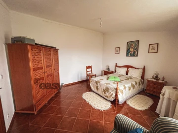Moradia T3 para Venda em São Bartolomeu do Outeiro e Oriola