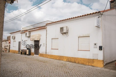 Moradia T3 para Venda em São Bartolomeu do Outeiro e Oriola
