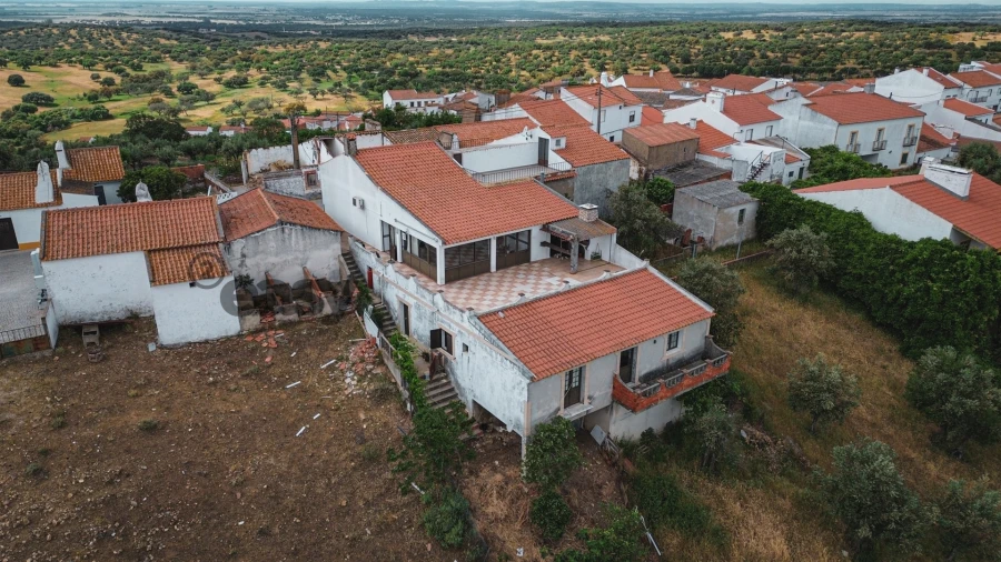 Moradia T3 para Venda em São Bartolomeu do Outeiro e Oriola Foto 2