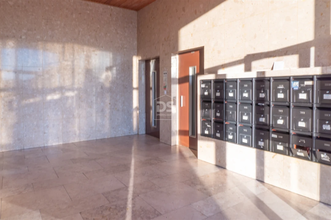 Apartamento T3 para Venda em Santo Antonio dos Olivais Foto 10