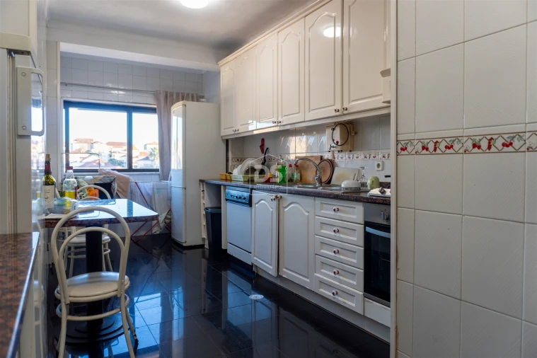 Apartamento T3 para Venda em Santo Antonio dos Olivais Foto 2