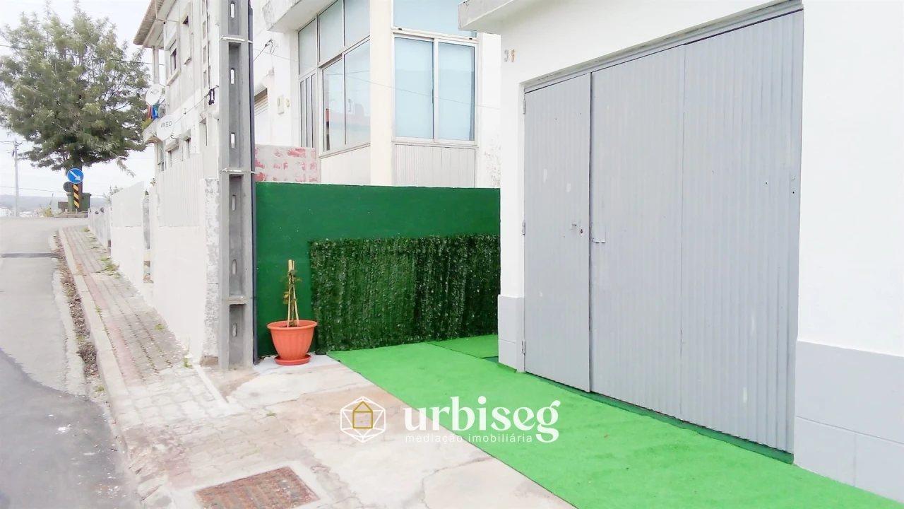 Garagem para Venda em Buarcos Foto 1