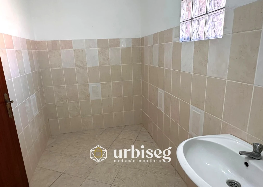 Moradia T5 para Venda em Alqueidão Foto 52
