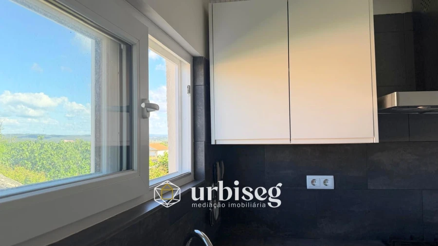 Moradia T5 para Venda em Alqueidão Foto 5
