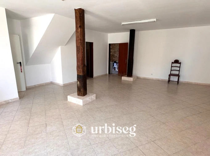 Moradia T5 para Venda em Alqueidão Foto 48