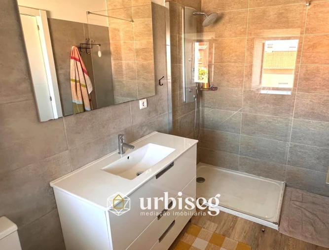 Moradia T5 para Venda em Alqueidão Foto 27