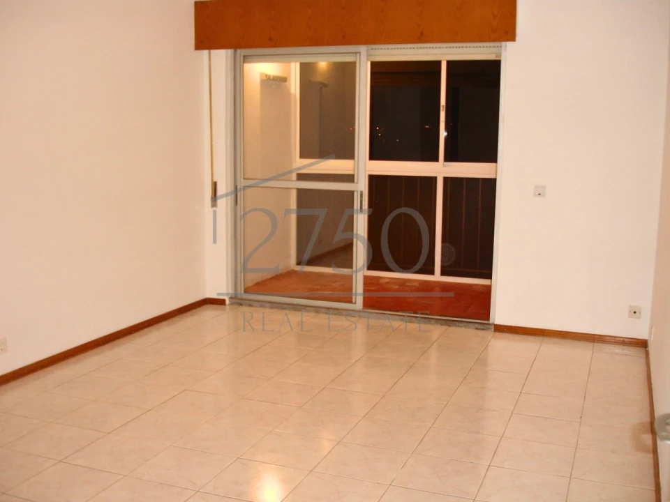 Apartamento T2 para Venda em Algueirão-Mem Martins Foto 2