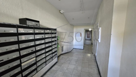 Apartamento T2 para Venda em Algueirão-Mem Martins