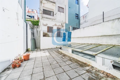 Loja para Arrendamento em Lordelo do Ouro e Massarelos