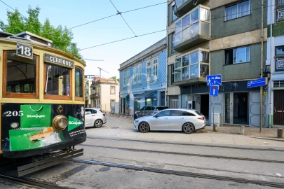 Loja para Arrendamento em Lordelo do Ouro e Massarelos