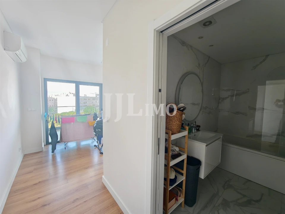 Apartamento T4 para Venda em Laranjeiro e Feijó Foto 30