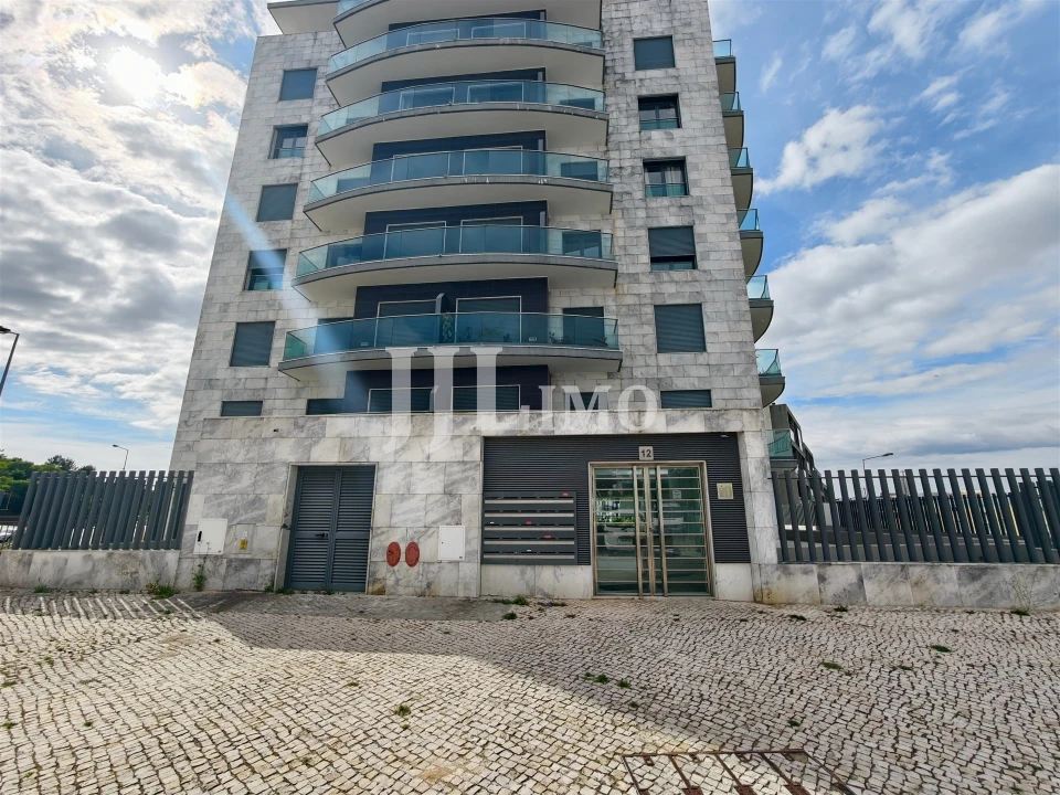 Apartamento T4 para Venda em Laranjeiro e Feijó Foto 3