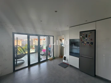 Apartamento T4 para Venda em Laranjeiro e Feijó