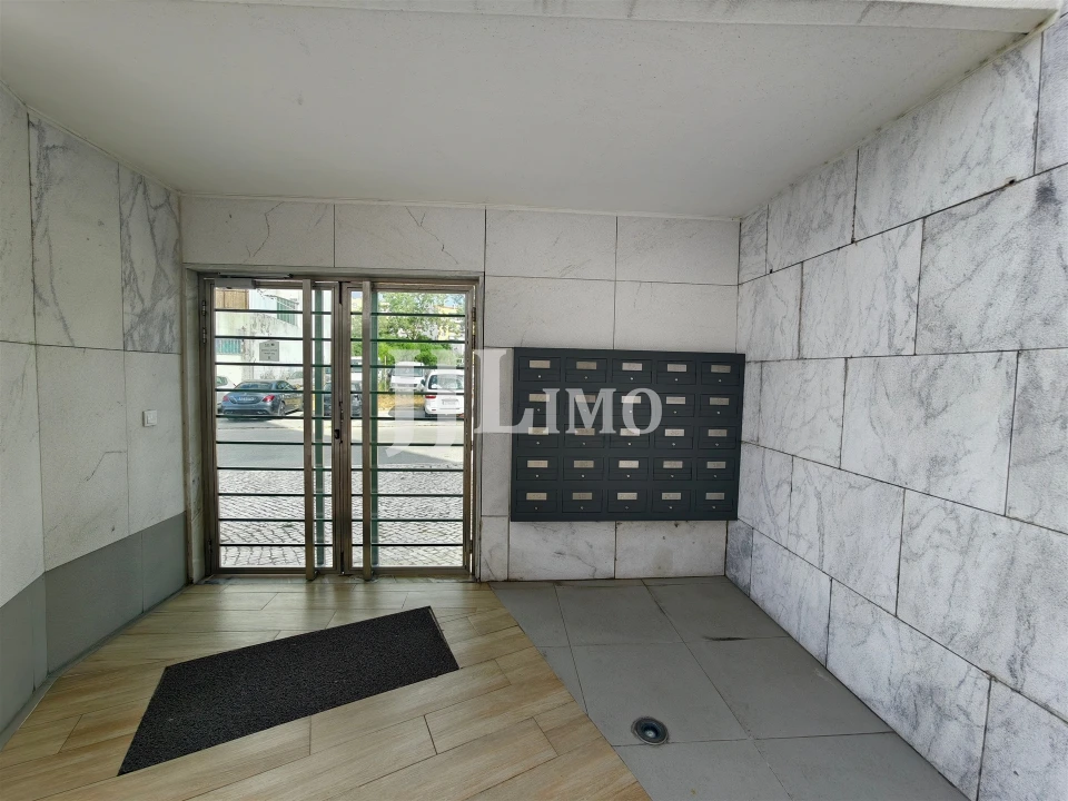 Apartamento T4 para Venda em Laranjeiro e Feijó Foto 9