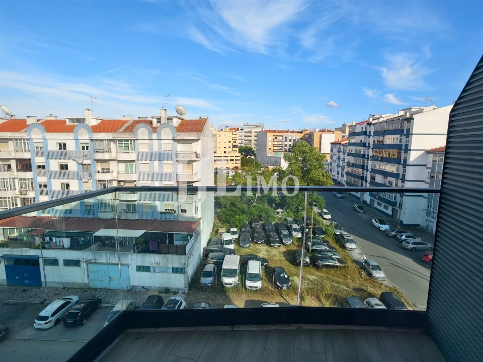 Apartamento T4 para Venda em Laranjeiro e Feijó Foto 22