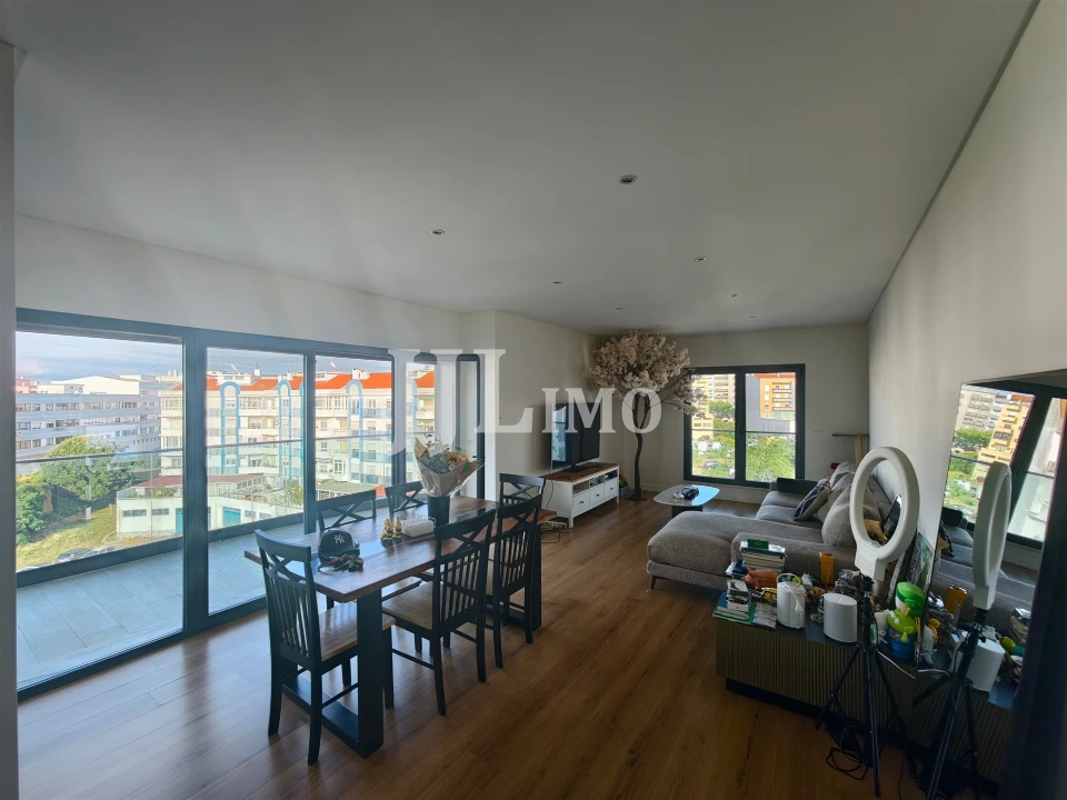 Apartamento T4 para Venda em Laranjeiro e Feijó Foto 24