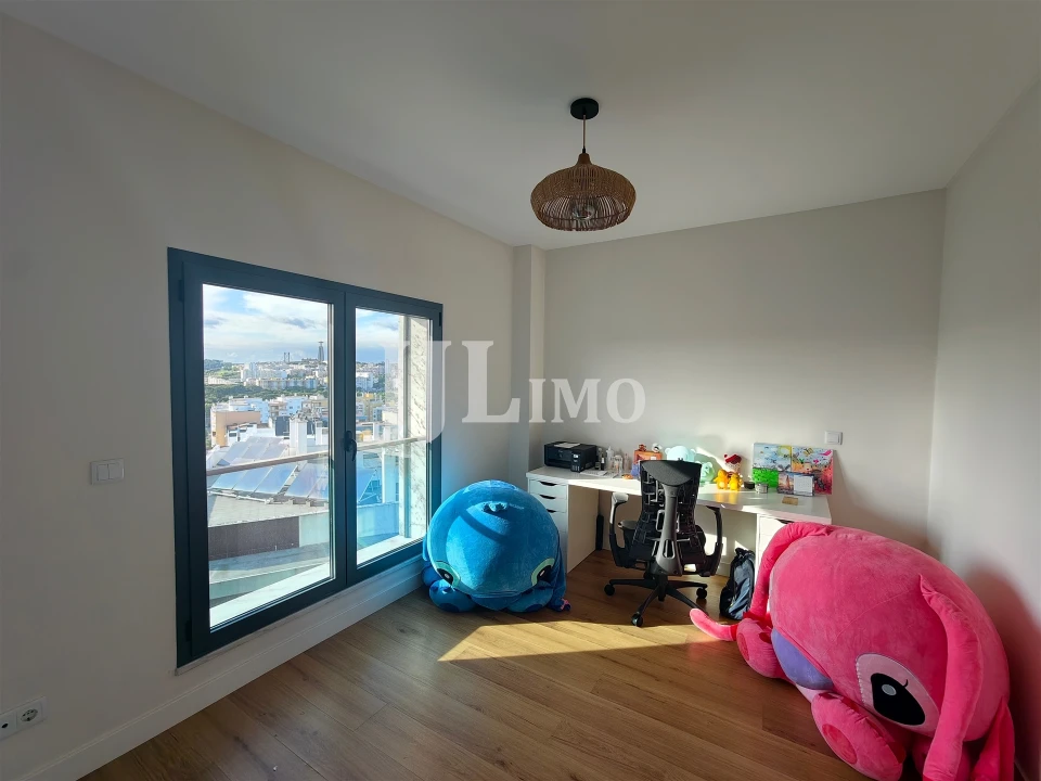 Apartamento T4 para Venda em Laranjeiro e Feijó Foto 37