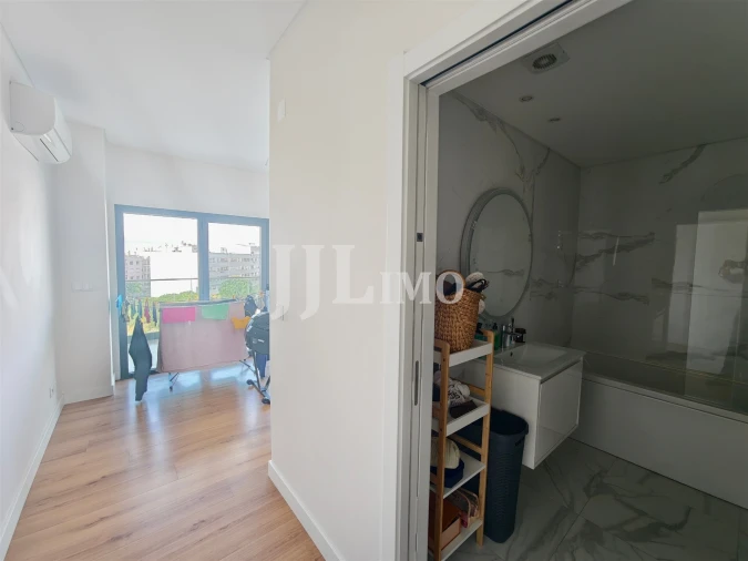 Apartamento T4 para Venda em Laranjeiro e Feijó Foto 30