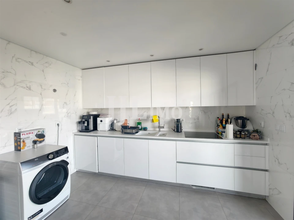 Apartamento T4 para Venda em Laranjeiro e Feijó Foto 48