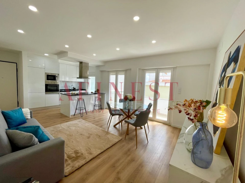 Apartamento T3 para Venda em Benfica Foto 1