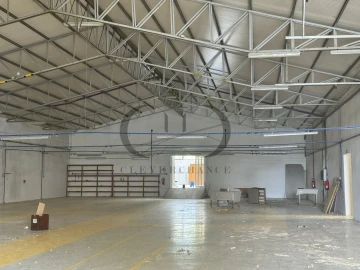 Armazém para Venda em São João de Ver