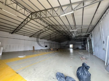 Armazém para Venda em São João de Ver