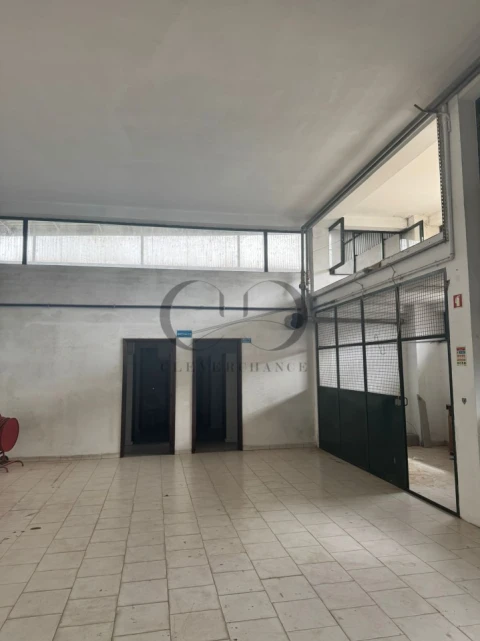 Armazém para Venda em São João de Ver