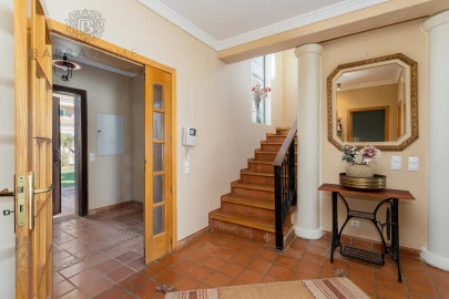 Moradia T5 para Venda em Quarteira