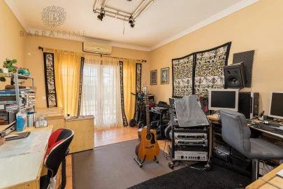 Moradia T5 para Venda em Quarteira