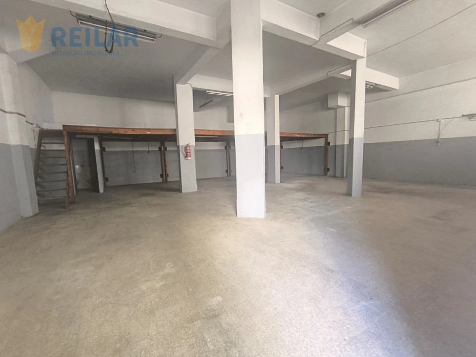 Armazém para Arrendamento em Santa Iria de Azoia, São João da Talha e Bobadela Foto 1