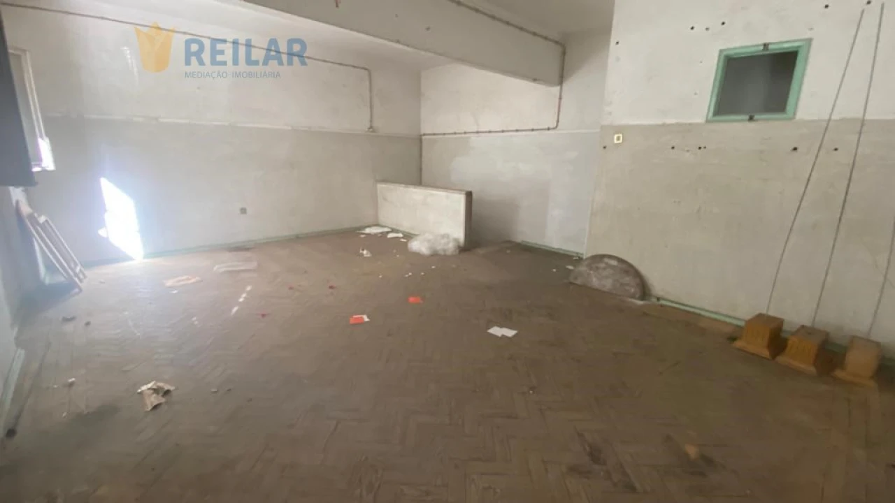 Loja para Arrendamento em Alhandra, São João dos Montes e Calhandriz Foto 4