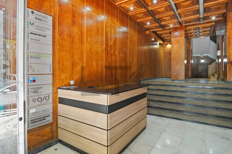 Apartamento T1 para Venda em Santo António Foto 19