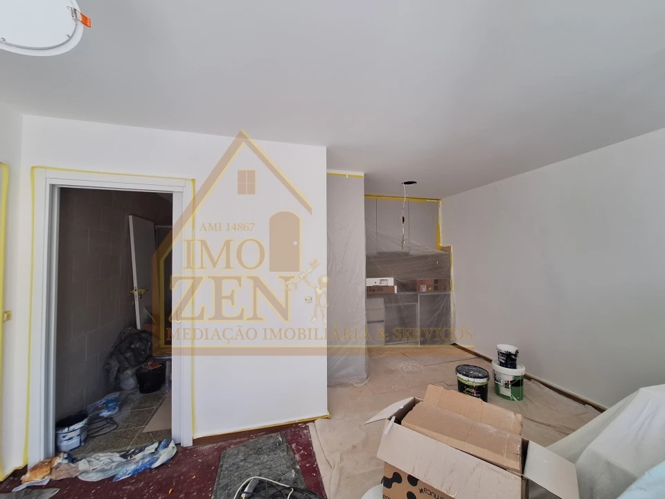 Apartamento T1 para Venda em Alfeizerão Foto 1