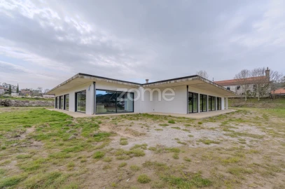 Moradia T4 para Venda em Mosteiro