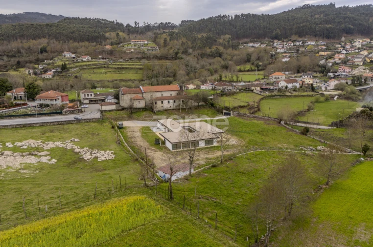 Moradia T4 para Venda em Mosteiro Foto 4