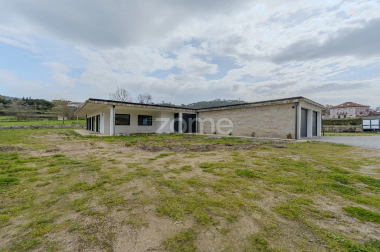 Moradia T4 para Venda em Mosteiro Foto 46