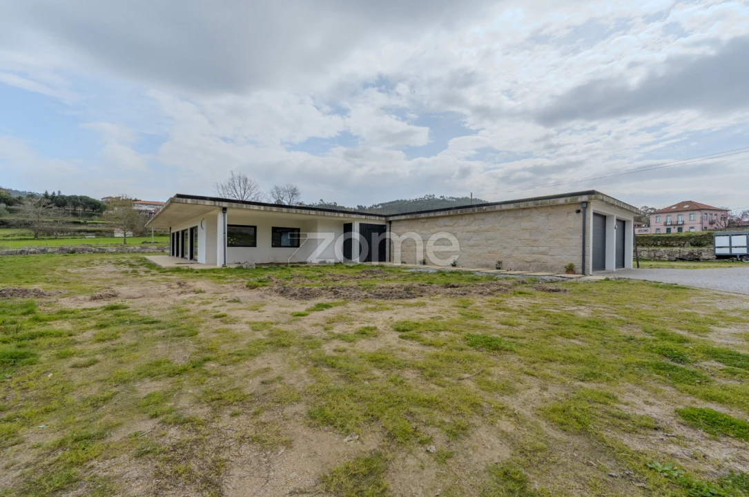 Moradia T4 para Venda em Mosteiro Foto 46
