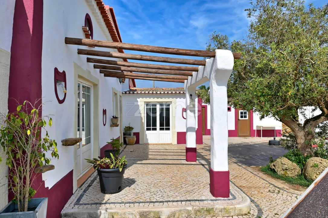 Moradia T4 para Venda em Encarnação Foto 1