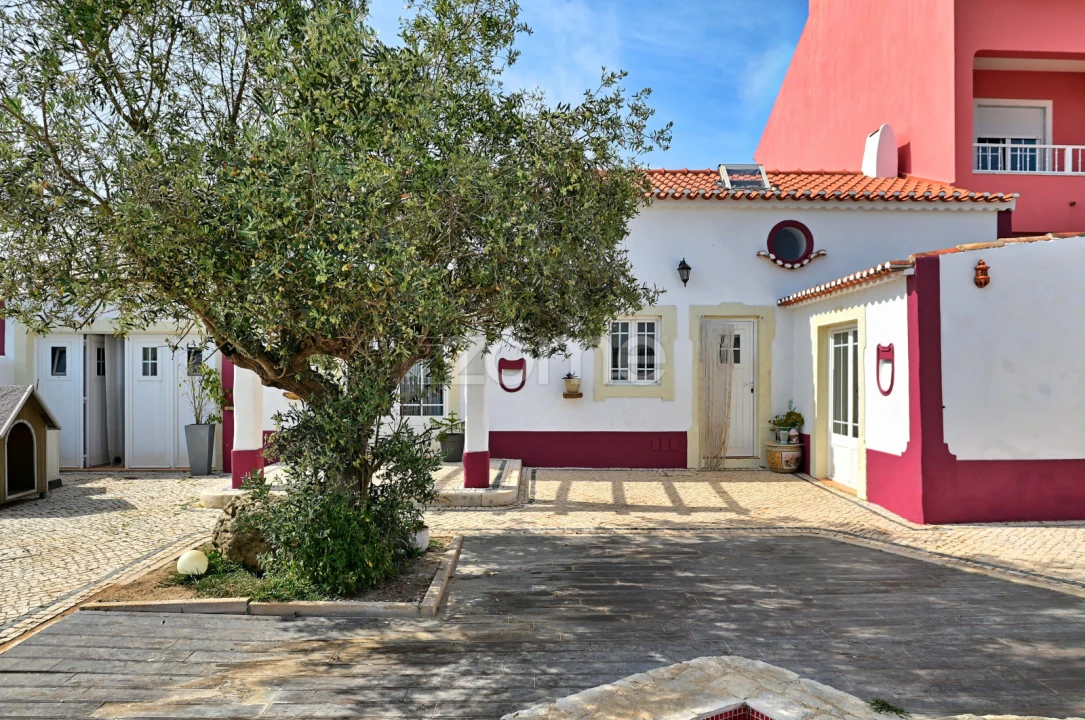 Moradia T4 para Venda em Encarnação Foto 2