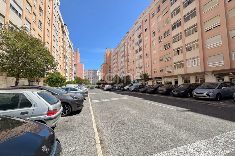 Apartamento T3 para Venda em Rio de Mouro Foto 29