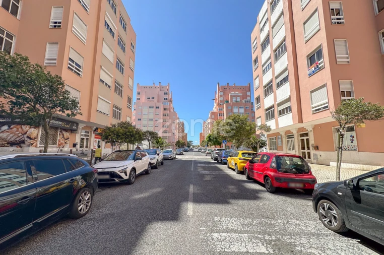 Apartamento T3 para Venda em Rio de Mouro Foto 32