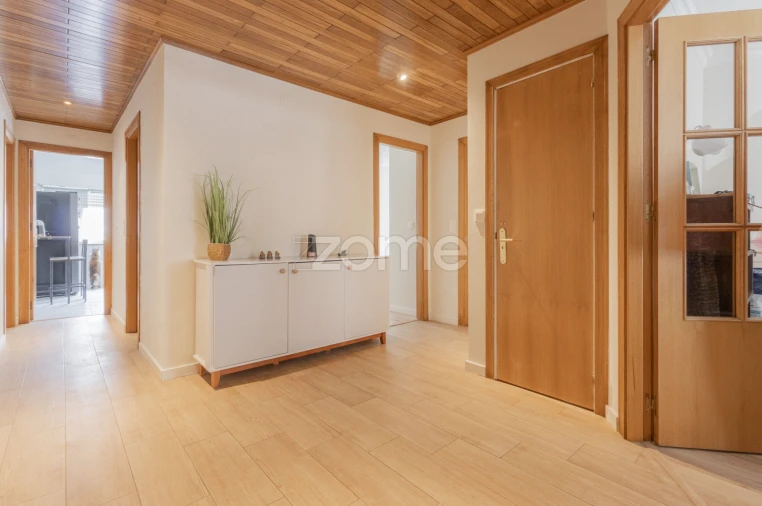 Apartamento T3 para Venda em Rio de Mouro Foto 2
