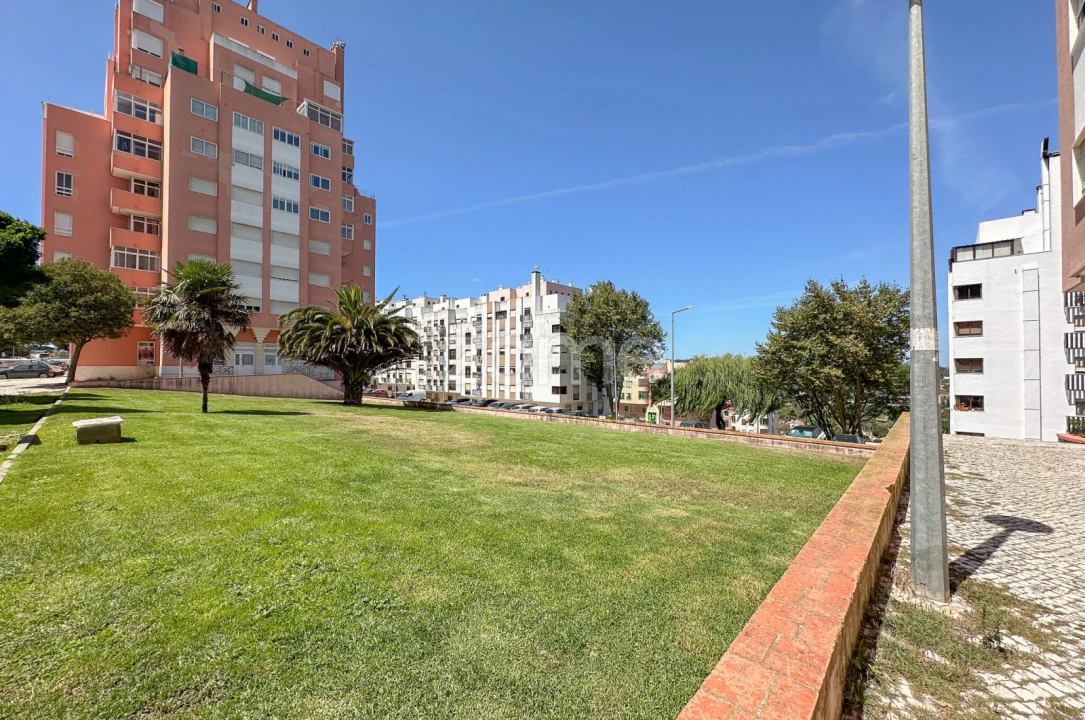Apartamento T3 para Venda em Rio de Mouro Foto 33
