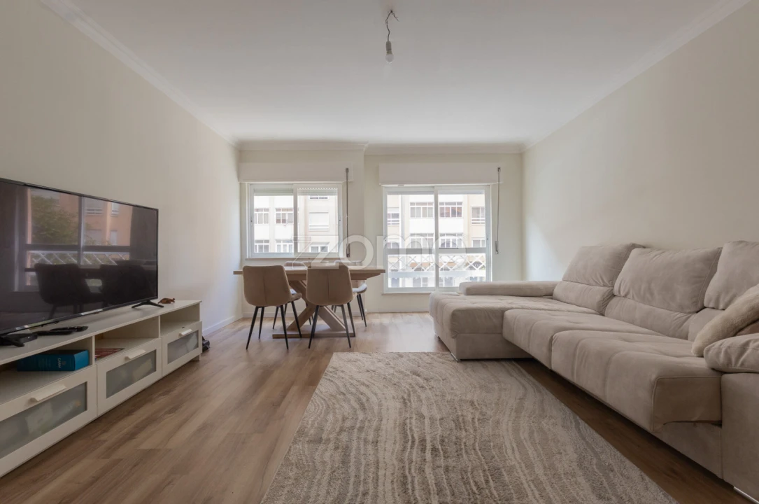 Apartamento T3 para Venda em Rio de Mouro Foto 1
