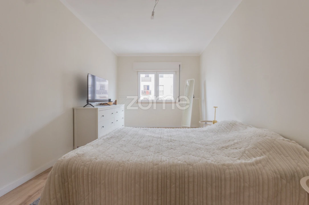 Apartamento T3 para Venda em Rio de Mouro Foto 16