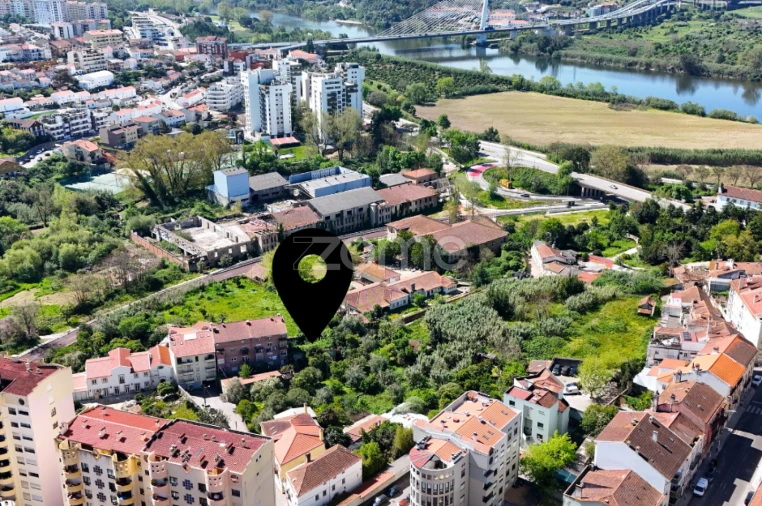 Moradia T9 para Venda em Sé Nova, Santa Cruz, Almedina e São Bartolomeu Planta 1