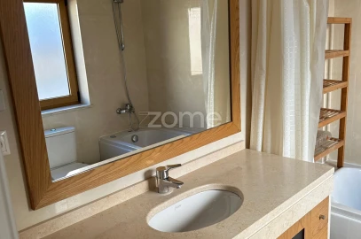Apartamento T2 para Arrendamento em Santa Maria e São Miguel, São Martinho, São Pedro Penaferrim