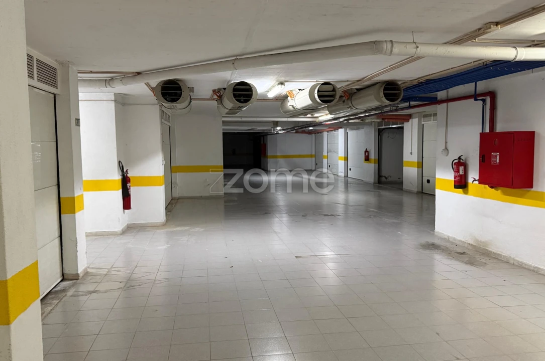 Apartamento T2 para Arrendamento em Santa Maria e São Miguel, São Martinho, São Pedro Penaferrim Foto 16