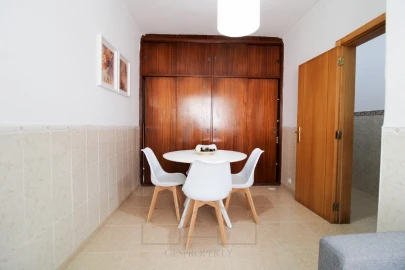 Apartamento T2 para Venda em Charneca de Caparica e Sobreda