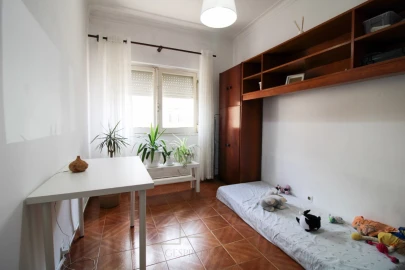 Apartamento T2 para Venda em Charneca de Caparica e Sobreda